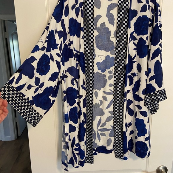 Cabi Botanical Kimono, size M/L - Picture 5 of 7